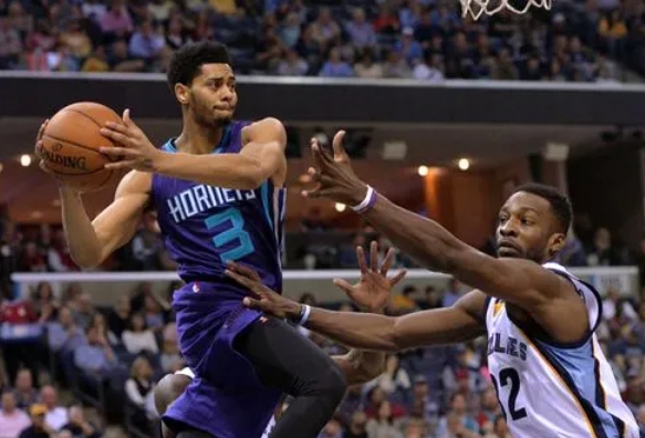 火力对决！东部豪强夏洛特黄蜂vs底特律活塞NBA大战来袭！