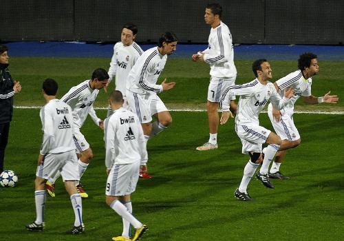 皇马欧冠征途：豪门交锋与极限挑战的交响诗